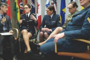 海外「ロシアや中国は我々を殺すあらゆる手段を検討しているのに、西洋はいかに軍隊に女性を増やせるか検討している」