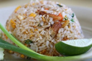 大阪・西成でふわとろ玉子炒飯とラーメン作りに密着！「早く日本に行きたい！」「このラーメンは何！？」海外の反応