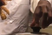 これは大惨事！見た目は料理のプロ、腕前はアマチュア以下な男のポテトフライ。海外の反応