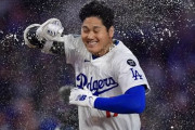 【海外の反応】大谷翔平がサヨナラ弾直後に自身のCMを再現「ベッツの誇張モノマネが笑える」