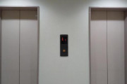海外「日本はこれだから・・・」とあるホテルのエレベーターに批判殺到