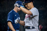 【海外の反応】吉田正尚がイチロー超えの8試合連続マルチを記録！「控えの外野手としては悪くない」