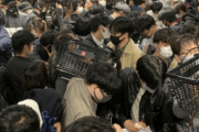 【中国の反応】ユニクロ「＋J」の奪い合いに中国人ア然「これホントに日本人？」「本質はウチらと一緒じゃんwww」