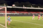 【海外の反応】女子サッカーで奇妙すぎるゴールが生まれる「GKはどうした？」