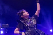 BABYMETALのコンサートの終わりの棺の中にいる3人目は岡崎百々子じゃね？　【海外の反応】