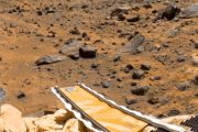 海外「これが本物の火星の写真…。」  NASAが1999年から20年間“毎日”続けて来た火星探索の歴史を振り返る。  海外の反応