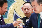 昼に夜の挨拶、酒飲まないイスラム教の国で乾杯促す…大統領の外交欠礼議論＝韓国の反応
