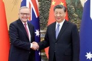 【海外の反応】中国の習近平主席「豪首相との会談は生産的だった」と笑顔で握手 　海外の反応「中国に褒められるのは良いことではない、代わりにオーストラリアは何を諦めたのか」