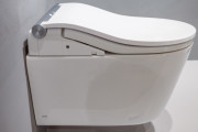 日本企業がウンチの量・色・形を計測するトイレを発売←「サイバーパンクの世界だな」（海外の反応）
