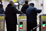 【海外の反応】韓国で高齢者の地下鉄無料乗車をめぐる議論が再び勃発　海外の反応「所得に応じて変えるべき、ほとんど老人ホームのシャトルバス」