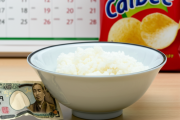 海外「米10kg1万円はヤバい！」4月からの値上げラッシュに悲鳴！カルビーも減量…日本の生活費どうなる？