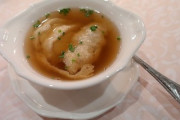 ストローで飲んじゃダメ？小籠包よりデカい「湯包（タンバオ）」はどうやって食べる？「カニの卵美味しそう！」「このためだけに中国へ行きたい」海外の反応