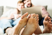 同性カップルが婚姻認めろと提訴…韓国で広がる賛否、価値観の衝突が浮き彫りに