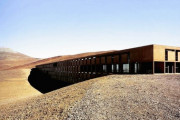 世界で最も離れた建物　海外の反応