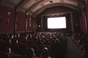 海外「日本人だけの特徴だね」 何で日本人は映画のエンドロールが流れても席を立たないの？