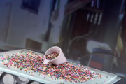 ドーナツやパフェにかかってる「あのカラフルなチョコ」について！ 海外の反応