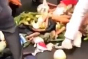 海外「食料を求めてゴミ漁りする上海人達」