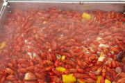 アメリカ人「お前らの国の名物料理を見せてくれ」日本「イクラ鮭丼をどうぞ」