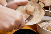 日本料理と言えば海産物！！意外なことに外国人にもカニは人気⁉
