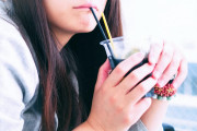 日本で「妻のソフトドリンクの飲み方」が狂ってきたと話題に！【タイ人の反応】