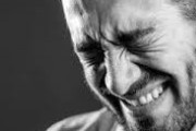 海外の反応「男たちに質問。 最後に泣いたのはいつ？ その理由は？」　←これは泣いても仕方ない