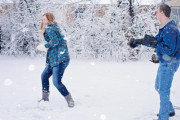 大人が大はしゃぎｗｗｗ124年前の雪合戦～フランス・リヨン～「休みの日は雪合戦でもしてろよ」「糞野郎どもめ！家に帰るよ!」海外の反応