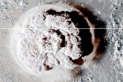 【韓国の反応】海底火山噴火により日本に津波、韓国「日本が防波堤の役割をしてくれるから良かった」