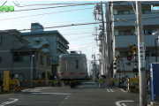 【海外の反応】「日本がまた小型化に成功しました！」日本の最も短い電車。