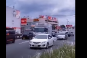 【海外の反応】「これが日本を愛する理由だ！」日本の運転マナーを見た外国人の反応。