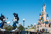 【無慈悲】男性がディズニーランドで一世一代のプロポーズ→ キャストがドヤ顔で指輪を取り上げ制止してしまうｗｗｗｗ