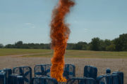 扇風機と炎を使って「火炎旋風（Fire Tornado）」をスローモーション撮影！ 海外の反応