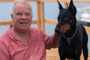 【海外】71歳ハイカーを猛獣から守った！勇敢なドーベルマンの感動ストーリー