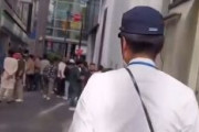 海外「日本の警察が外国人に公共のマナーについて丁寧に注意を促している動画を見てみよう」