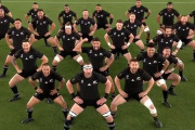 海外「文化と伝統に誇りを持ってる学生がいる国って凄い」NZの民族舞踊ハカを先生に贈る高校生達の迫力ｗｗｗ