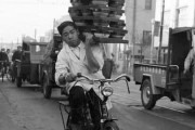 外国人「肩に蕎麦を乗せて出前をする昔の日本人、尊敬しちゃうよ！」