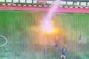 韓国人「インドネシアのサッカー選手、試合中に落雷に見舞われ死亡…ﾌﾞﾙﾌﾞﾙ」