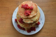 パンケーキバーガー＆飲むティラミスプリンを食べてみた！（ローソンスイーツ）「プリンって飲めるの！？」「イチゴジャムが足りない」海外の反応