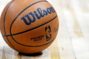 【海外の反応】NBAがボールに1gの内蔵チップ導入検討→ファン「審判を替える方が先だろ」