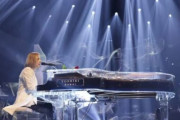海外「こんなに美しい歌声だったのか！」YOSHIKIが亡き母のために人生初のテレビ歌唱を披露して外国人も感動！