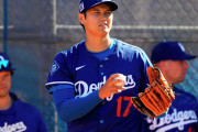 海外「最強の二刀流！」大谷翔平が初ブルペンで豪速球を投げ込んで海外大興奮！（海外の反応）