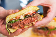 完全菜食主義者がバーガーキングを集団訴訟、バーガーに肉の油がついてると激怒ｗｗｗｗ