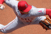 海外「投手・大谷翔平、自分で援護して今季初勝利！」大谷はヒドイ奴だ、ピッチクロックで新たな記録を作りやがってｗ