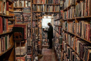 雰囲気のある海外の古本屋が海外で話題に！←こういうところで面白い本に出会いたいよな　海外の反応
