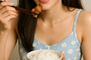 韓国人「日本人がおかず一品でご飯一杯を食べきる文化に韓国人が驚愕！」→「ご飯とおかずの相性設計が反則級だった…（ﾌﾞﾙﾌﾞﾙ」