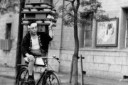海外「昔の日本人のラーメン配達が曲芸レベルなんだが」→「日本人ならありえる」