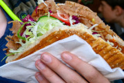 ドイツ人「お前らの国ではケバブ1個いくらで買えるんだ？」