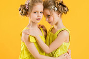 ジョジョの奇妙な冒険のキャラクターポーズを外国人が挑戦してみたら…「そのキラークイーンのポーズは壮大です。」海外の反応