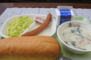 韓国人「日本の給食ではこんなパンが主食？親から苦情が来まくるだろ」