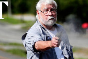 環境保護を訴え路上を封鎖していた活動家二名が、激怒したドライバーに射殺される[海外の反応]