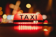 「タクシーの後部座席に、ちょっと変わった運転手の『お願い』が掲示されていた…」海外の反応